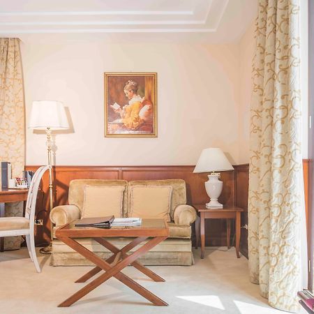 Golden Tower Hotel & Spa Firenze Kültér fotó A suite at the Hotel de France