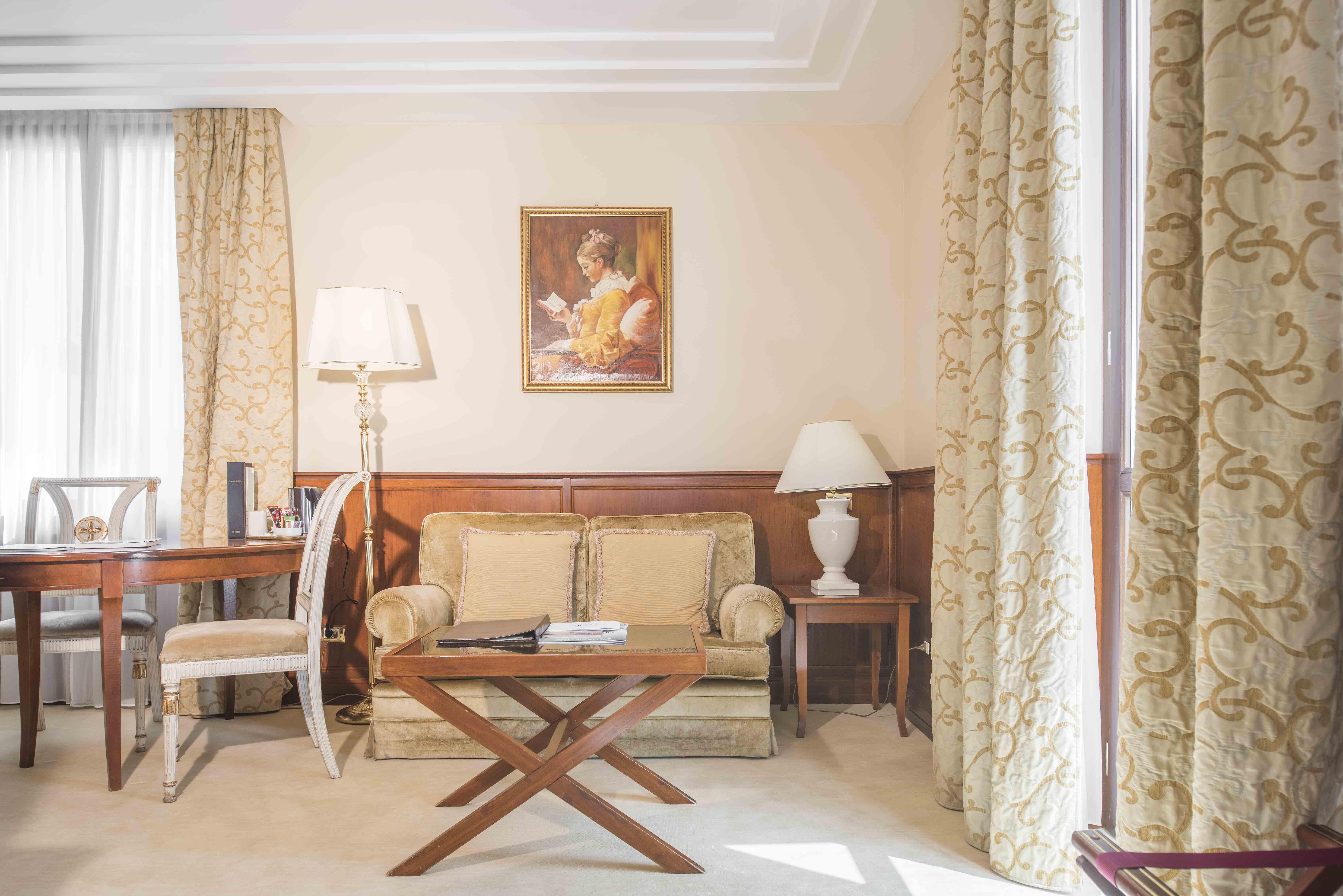 Golden Tower Hotel & Spa Firenze Kültér fotó A suite at the Hotel de France