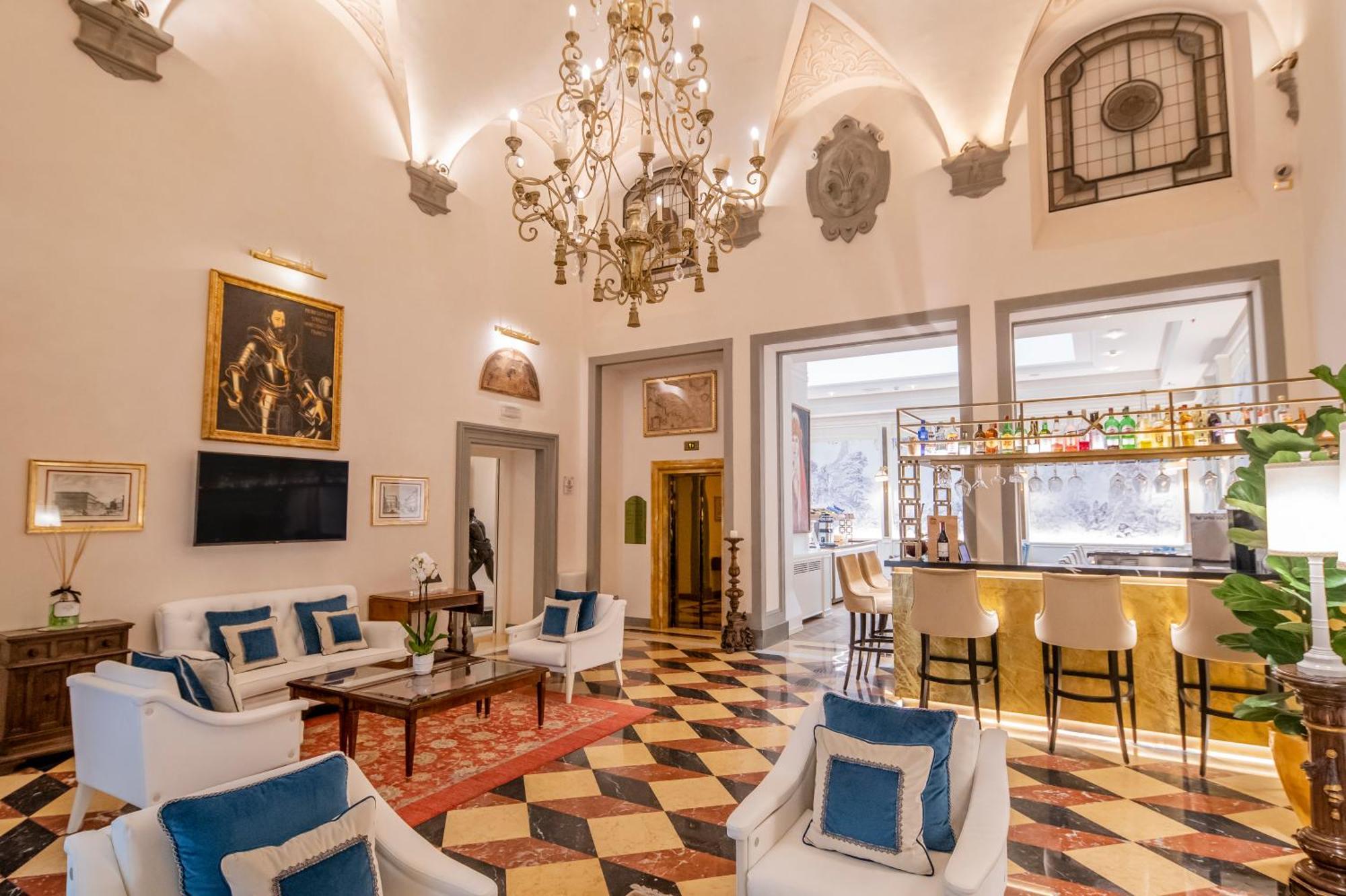Golden Tower Hotel & Spa Firenze Kültér fotó The bar at the Hotel Excelsior