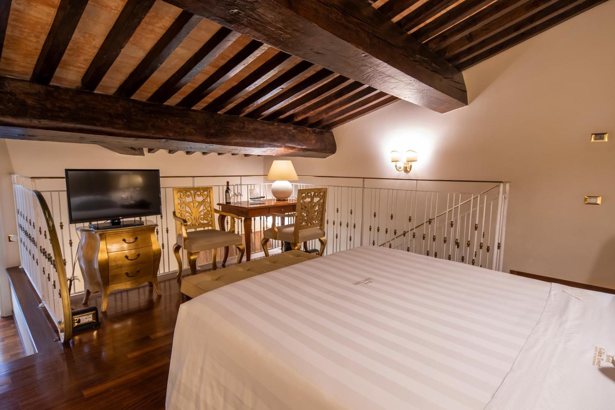Golden Tower Hotel & Spa Firenze Kültér fotó A room at the hotel