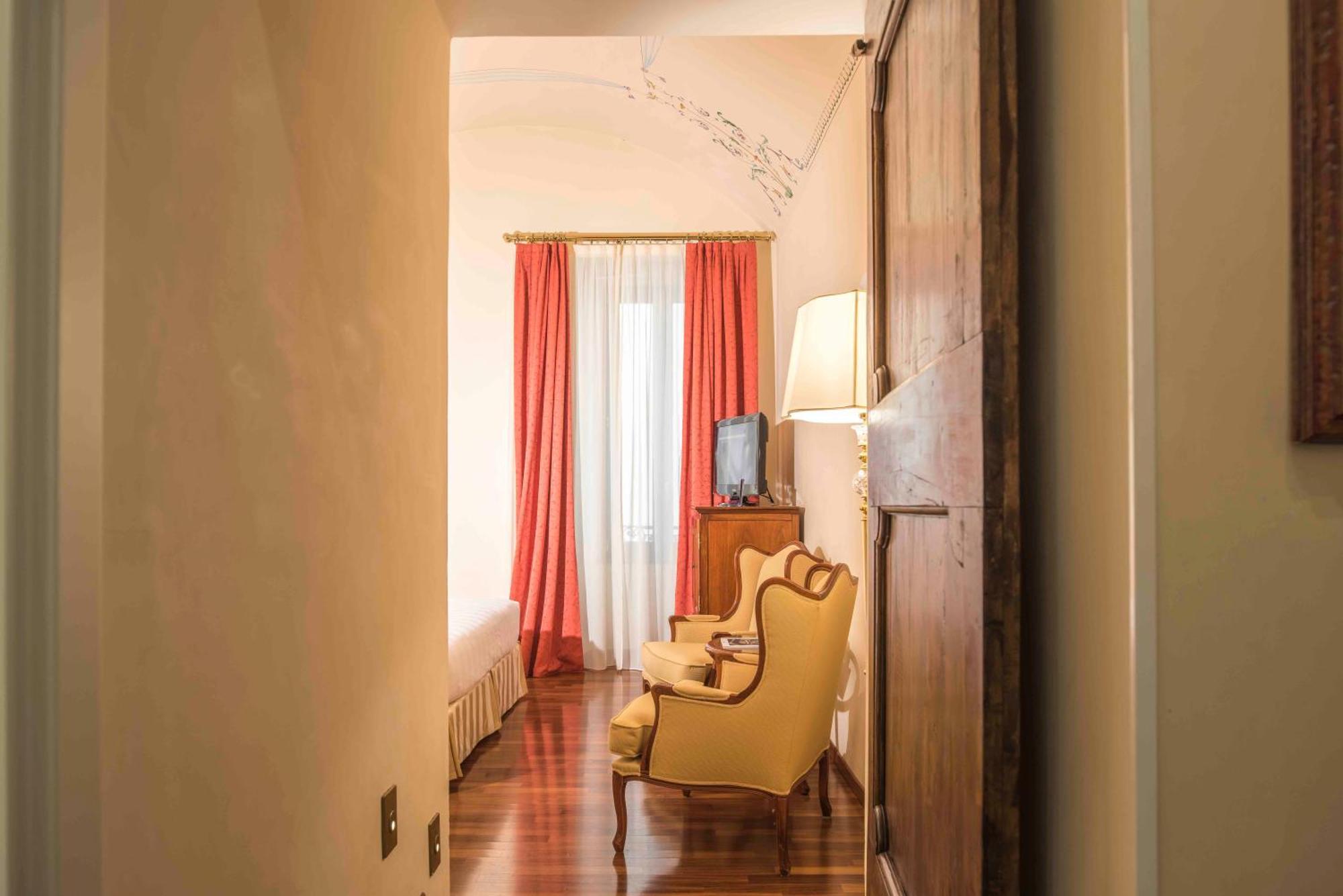 Golden Tower Hotel & Spa Firenze Szoba fotó A room at the hotel