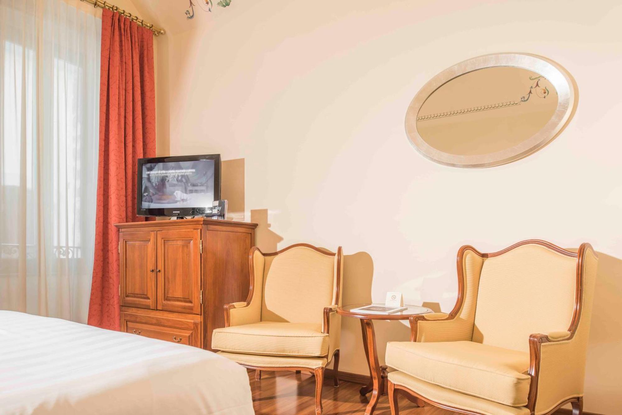 Golden Tower Hotel & Spa Firenze Szoba fotó A room at the hotel