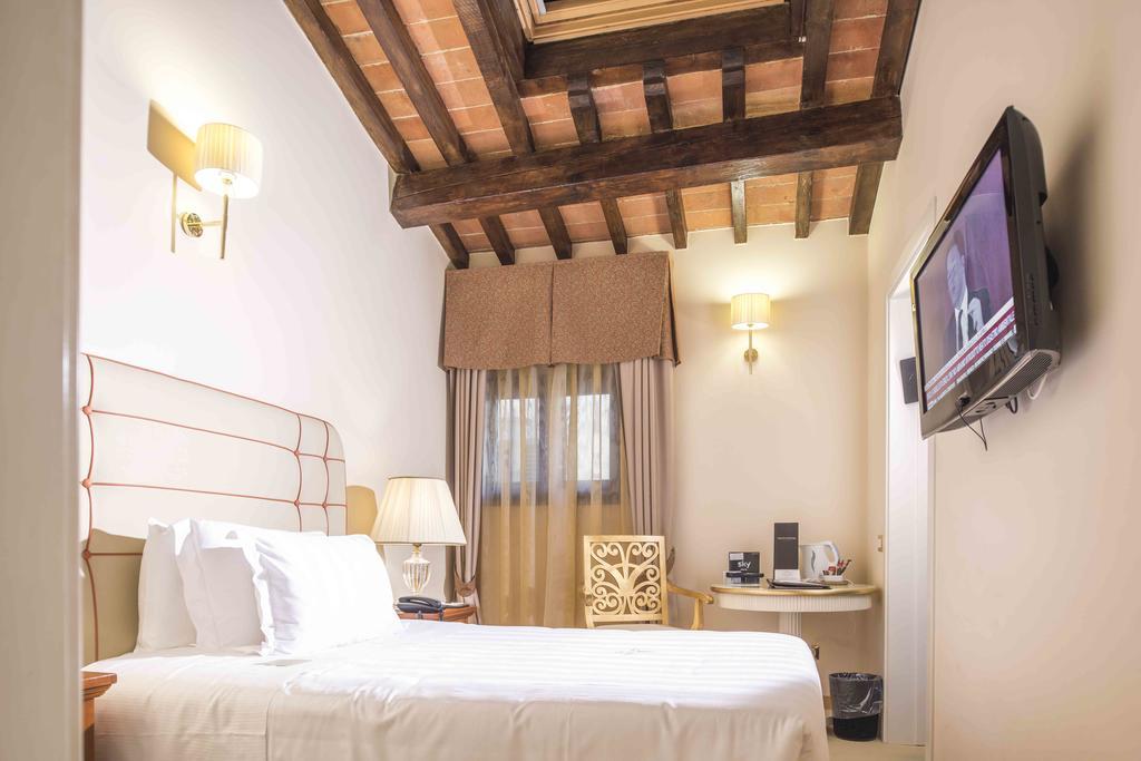 Golden Tower Hotel & Spa Firenze Kültér fotó A room at the hotel