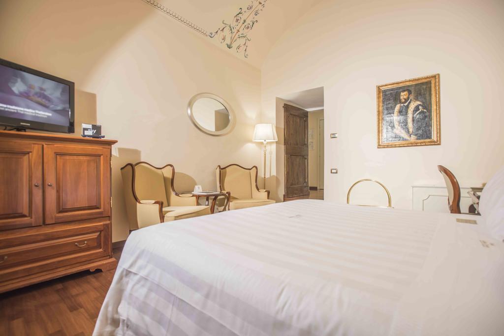 Golden Tower Hotel & Spa Firenze Kültér fotó A room at the hotel